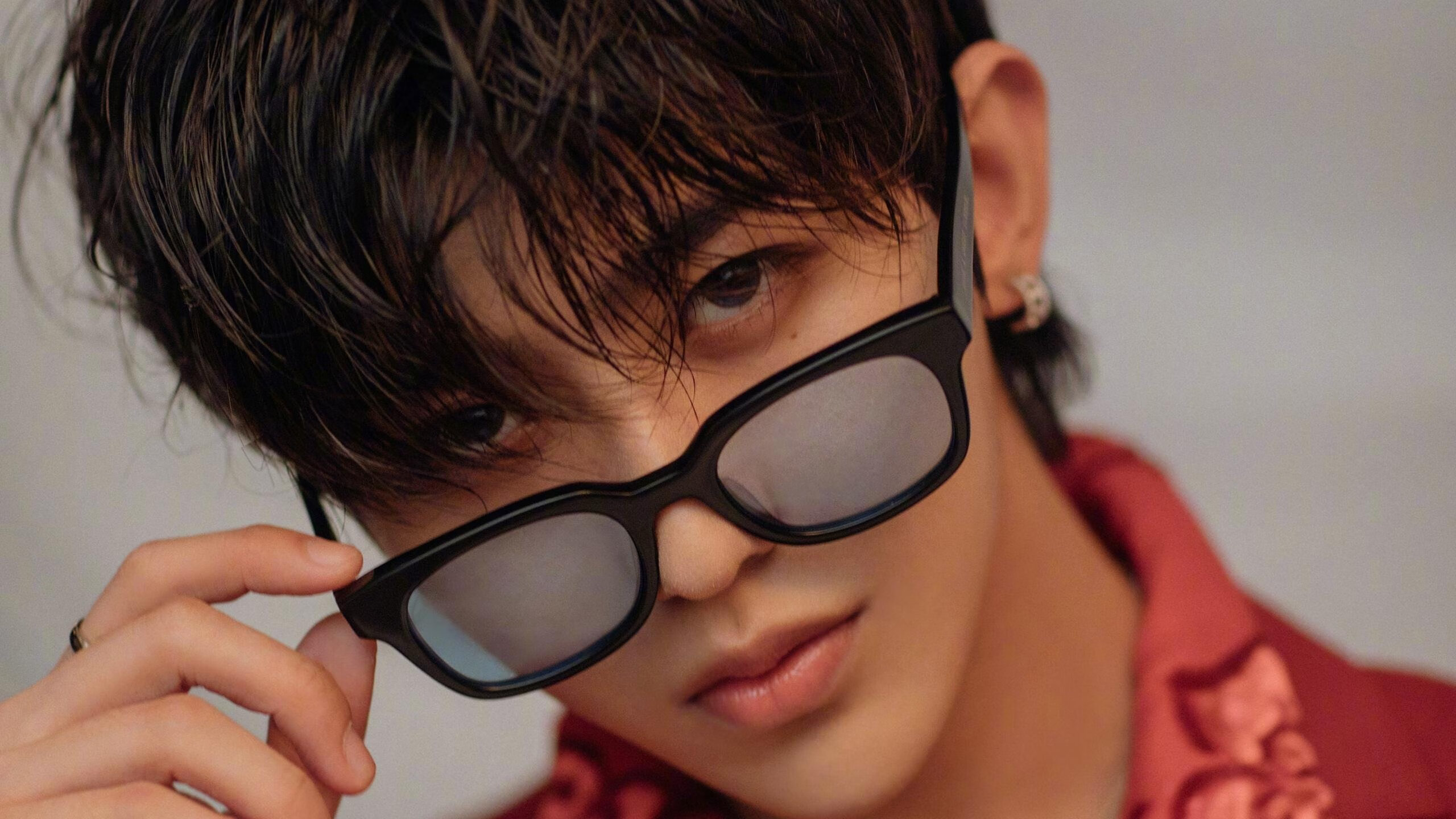 “简阳文体中心羽毛球赛：明星选手争夺冠军，速度与技巧完美结合”