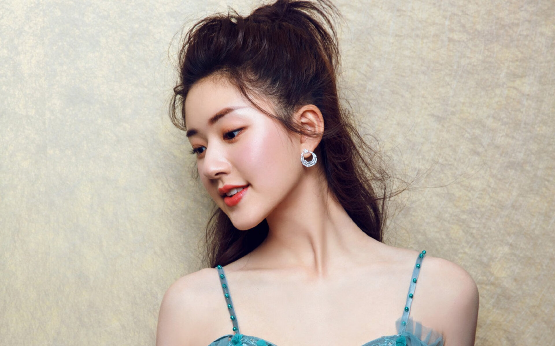 李恩:凭借出色的视野和精准传球,他提升了全黑队进攻效率,李恩壁因一件球衣爆红